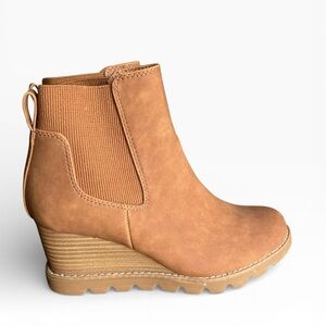 Universal Thread Linda Wedge Chelsea Boot Faux Leather Brown Cognac Sz 6.5